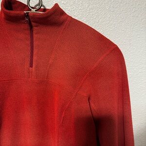 Arc’teryx women’s Red Long sleeve 1/4 zip fleece pullover Waffle Size S 4-6